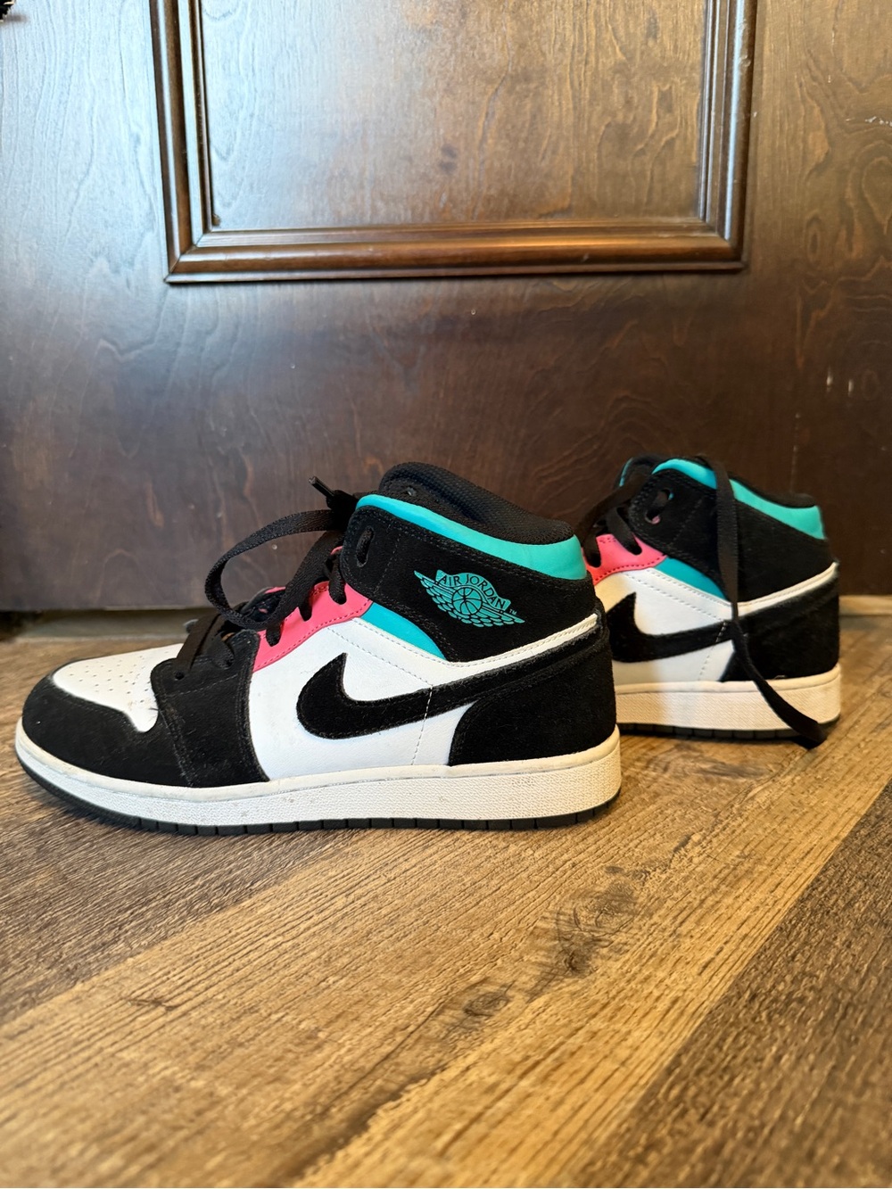 Nike Air Jordan 1 Mid SE South Beach GS 6Y / Women’s 6-6.5 BQ6931-116